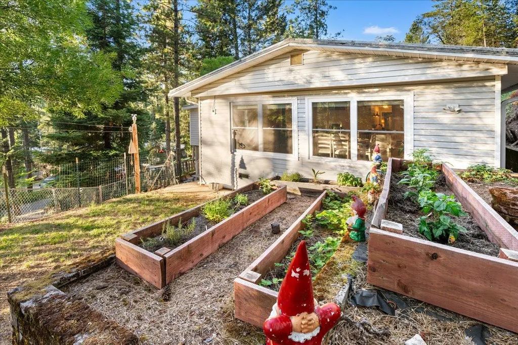 18526 Dunvegan Drive, Applegate