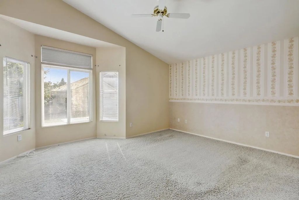 7217 School House Lane, Roseville