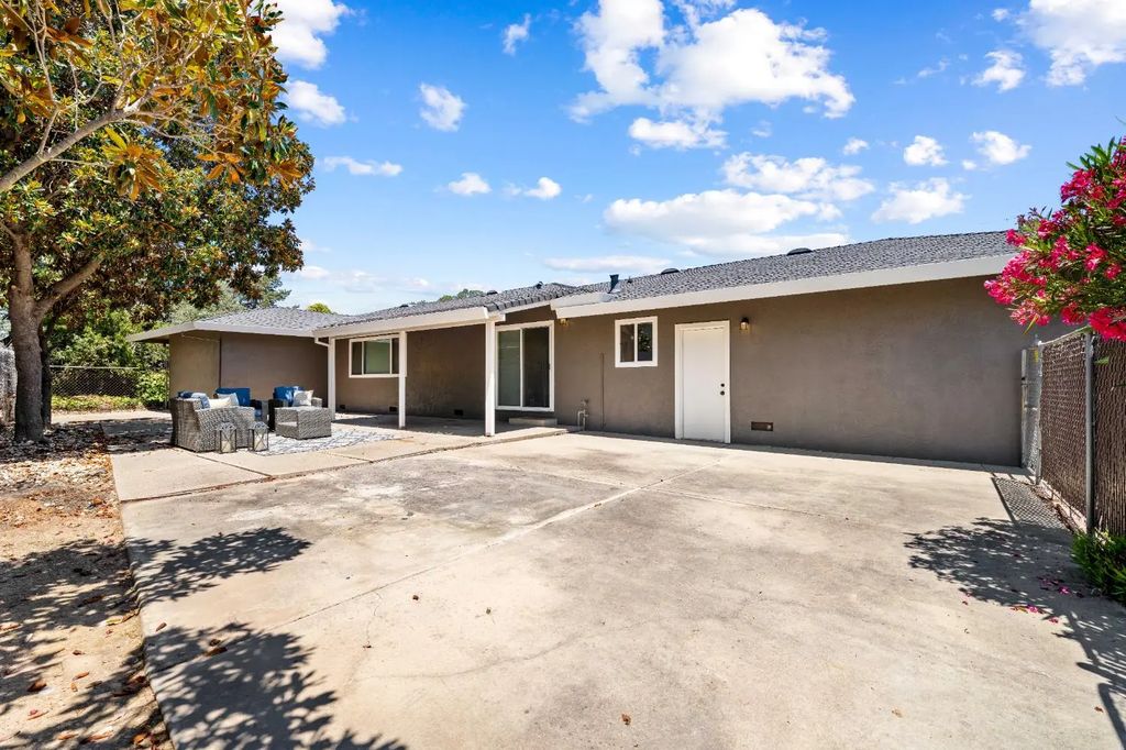 9100 La Serena Drive, Fair Oaks