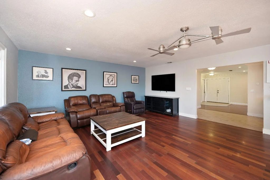 8909 Ramstad Avenue, Fair Oaks