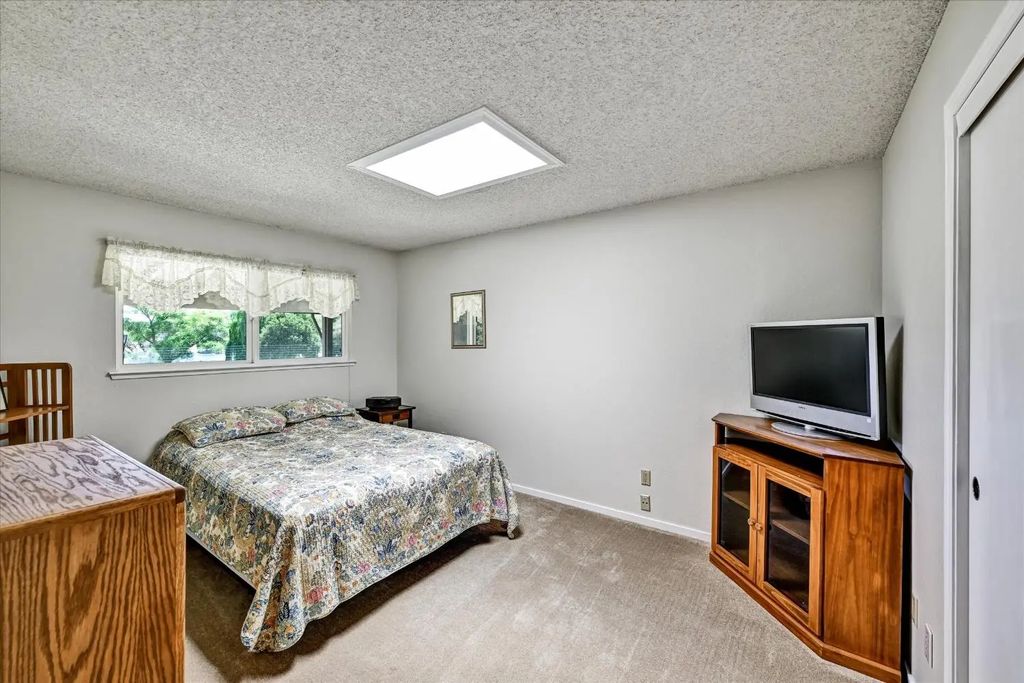 4495 Country Road, Lincoln