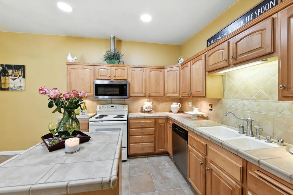 4601 Foster Way, Carmichael