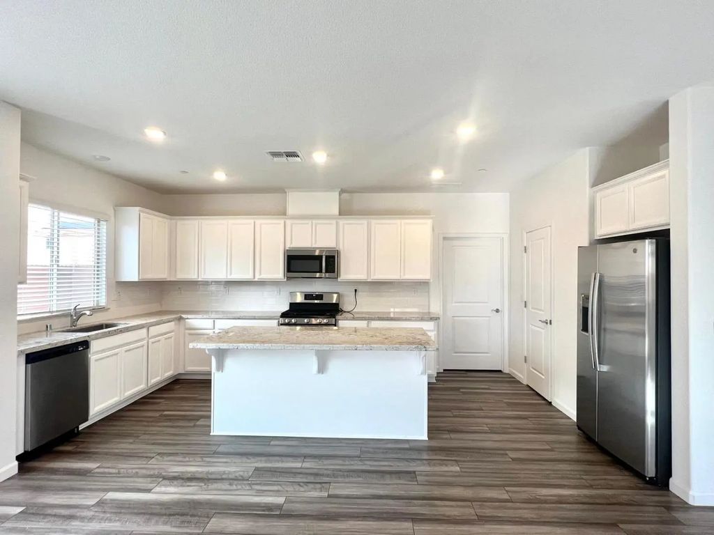 3065 Newfoundland Drive, Roseville