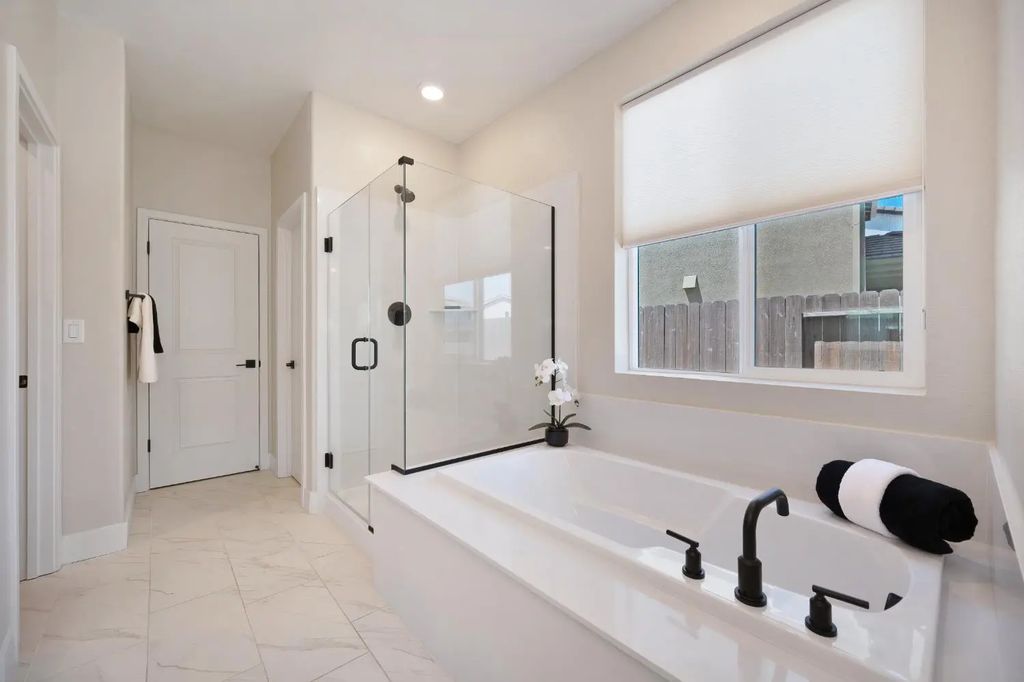 140 Tortosa Court, Lincoln