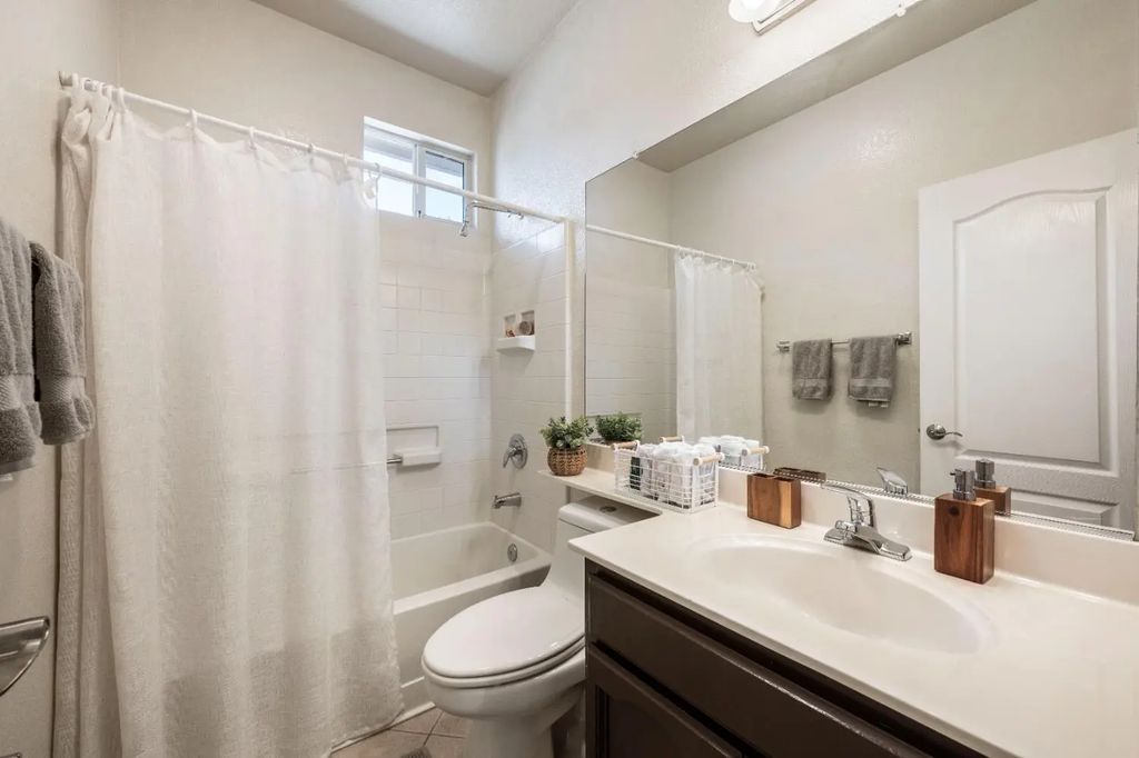 101 Ledbury Court, Roseville