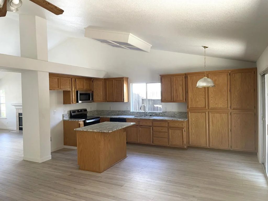 1385 Cobblestone Drive, Lincoln