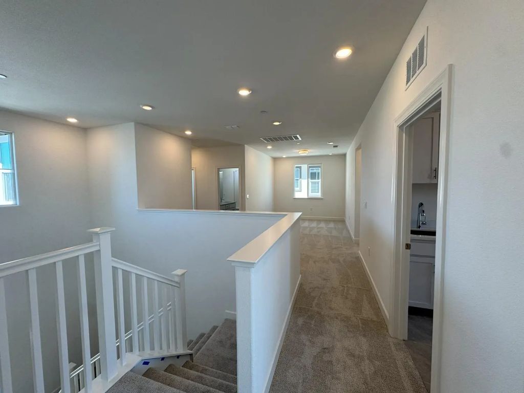 4040 Diverge, Roseville