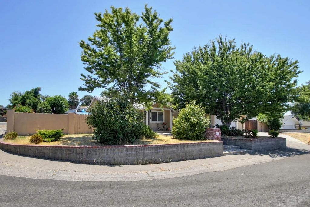5332 Sandstone Street, Carmichael