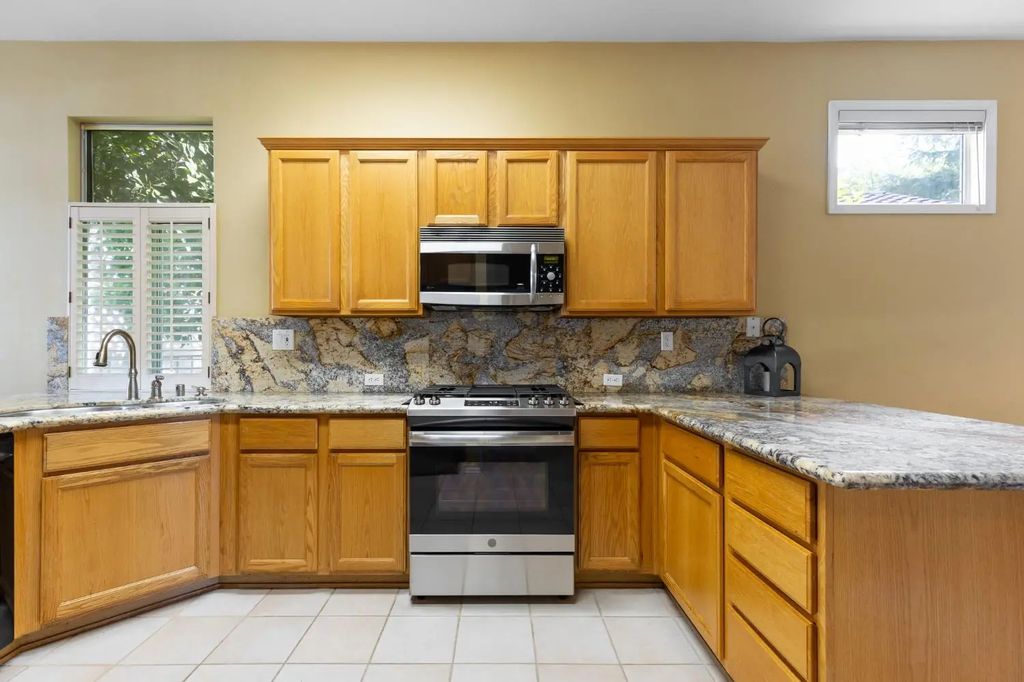 5741 Sandlewood Way, Roseville