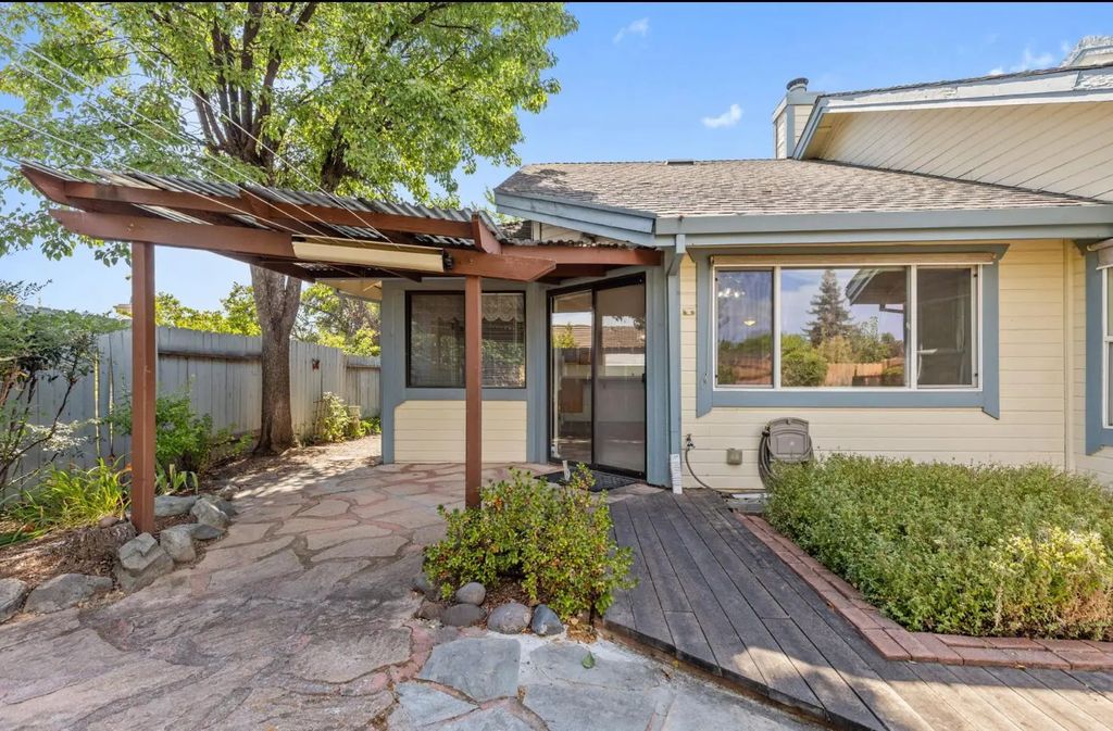 2202 Corral Drive, Auburn