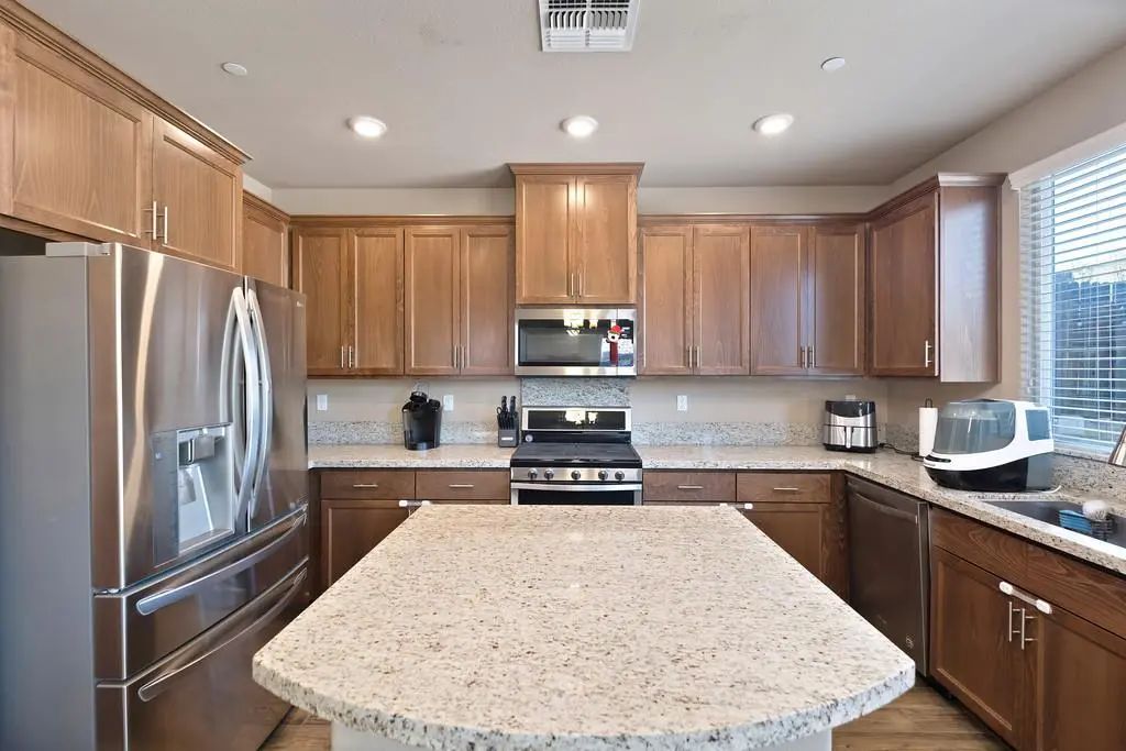 208 Vanney Court, Roseville