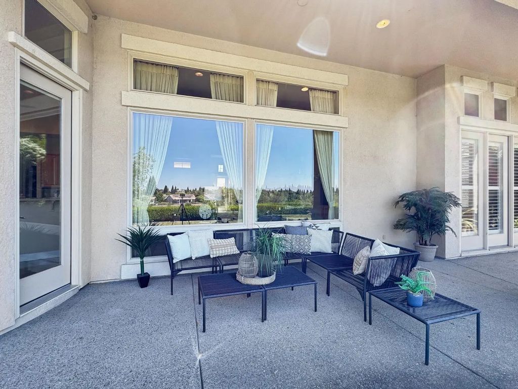 1536 Dapple Dawn Lane, Lincoln