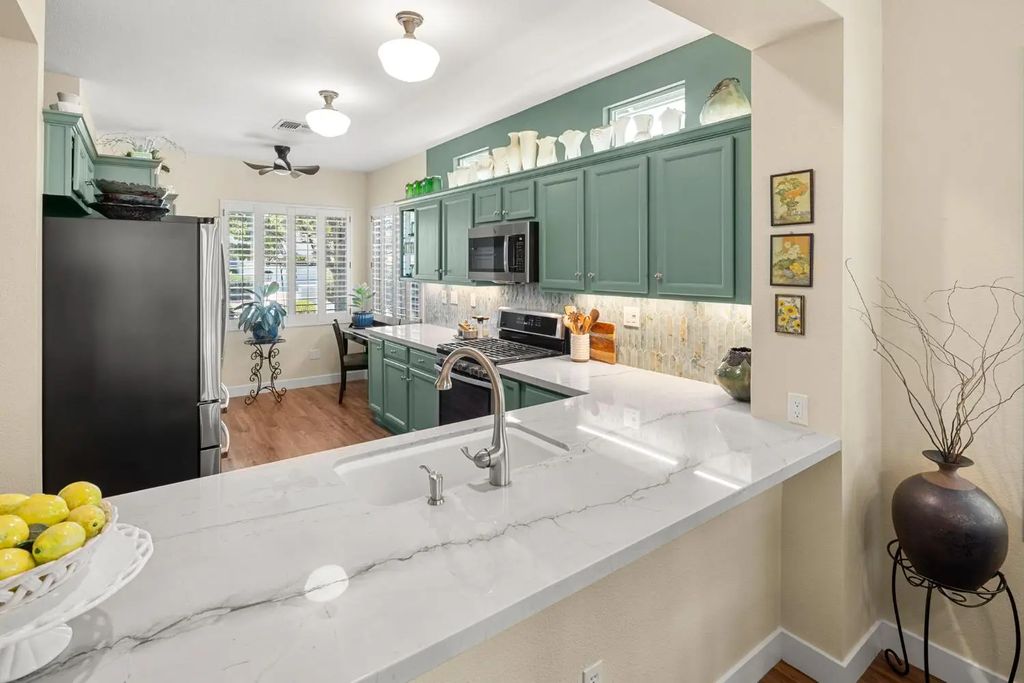 512 Northfield Lane, Lincoln