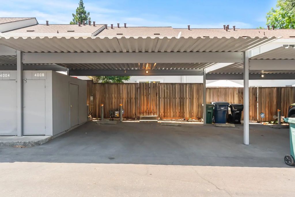 4006 Knoll Top Court, Carmichael