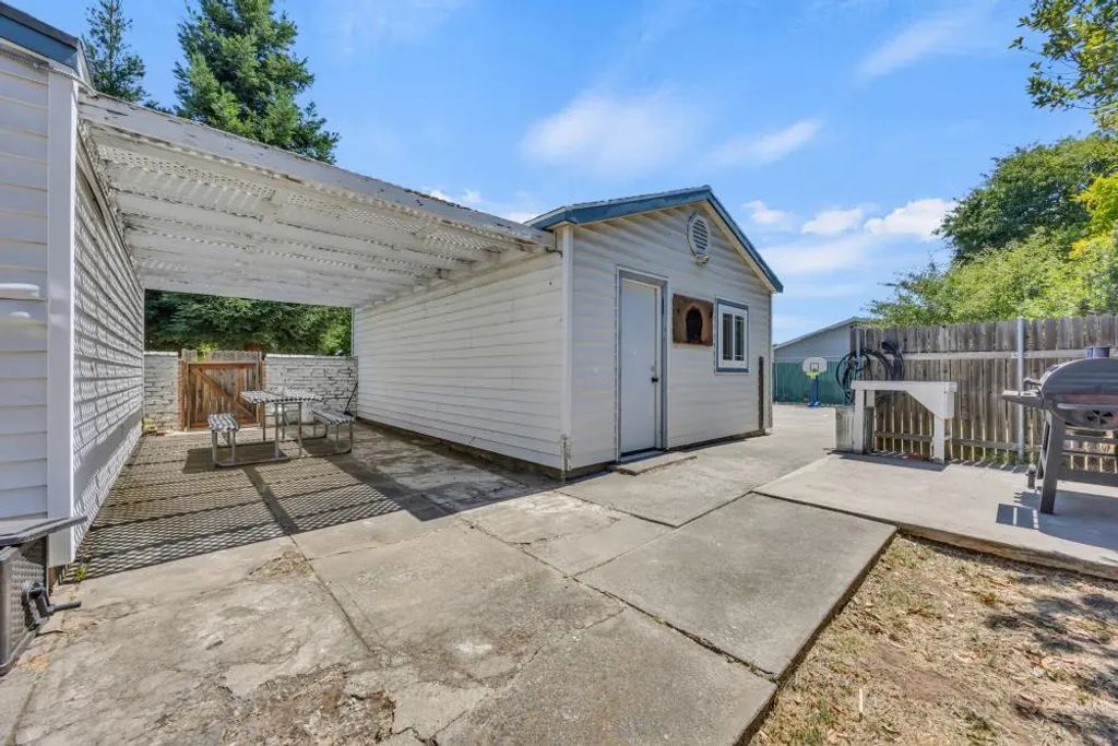 1100 Oakland Avenue, Roseville