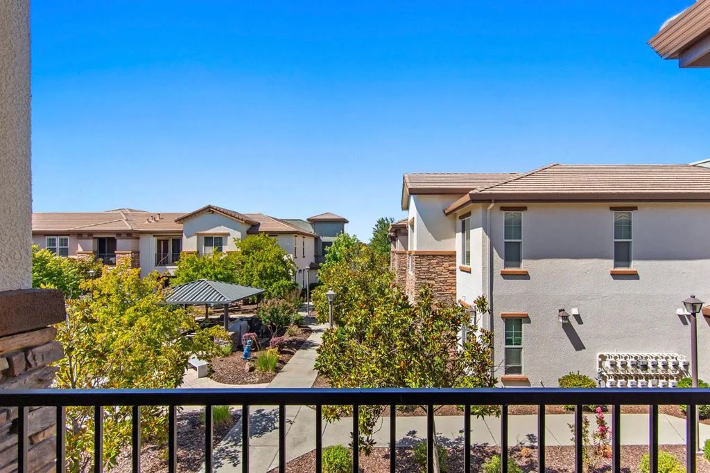 1530 Topanga Lane 202, Lincoln