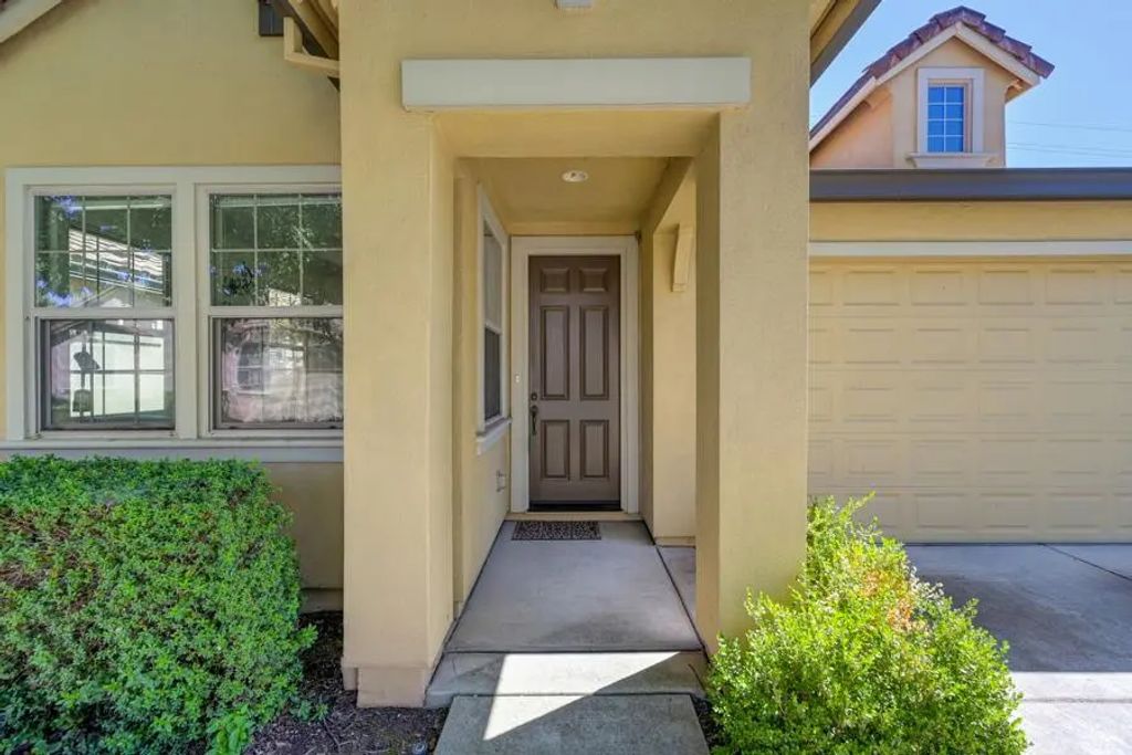 1097 Marseille Lane, Roseville