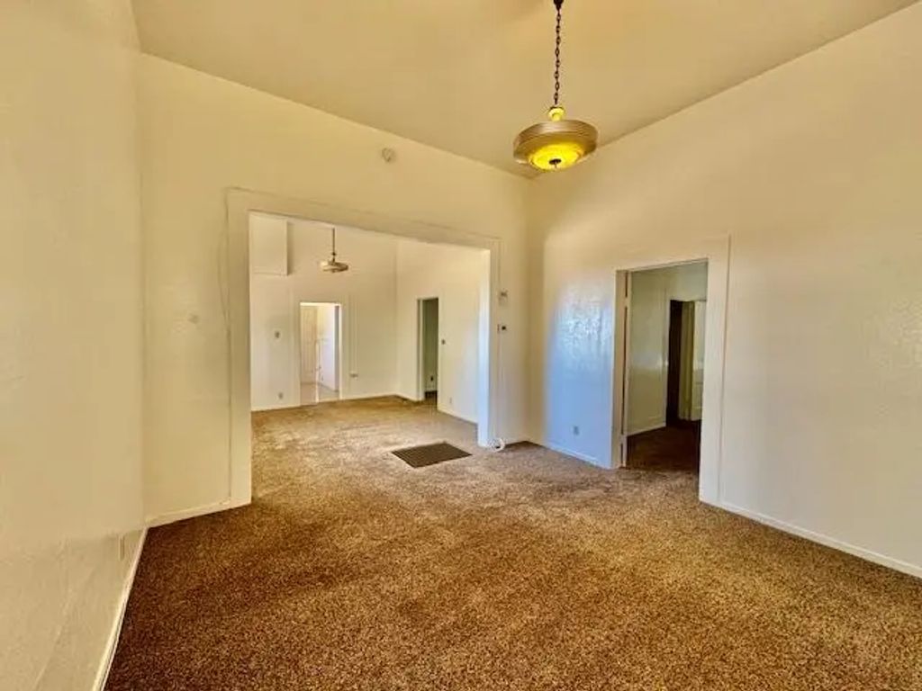 38 S Lincoln, Colfax