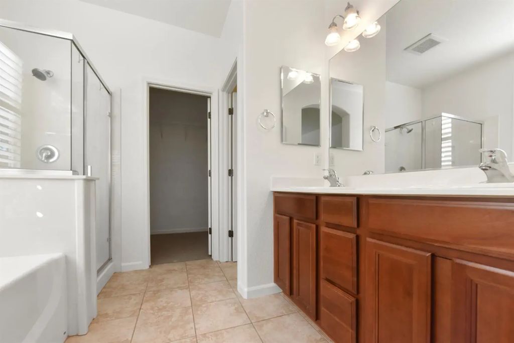 838 Farrington Lane, Lincoln