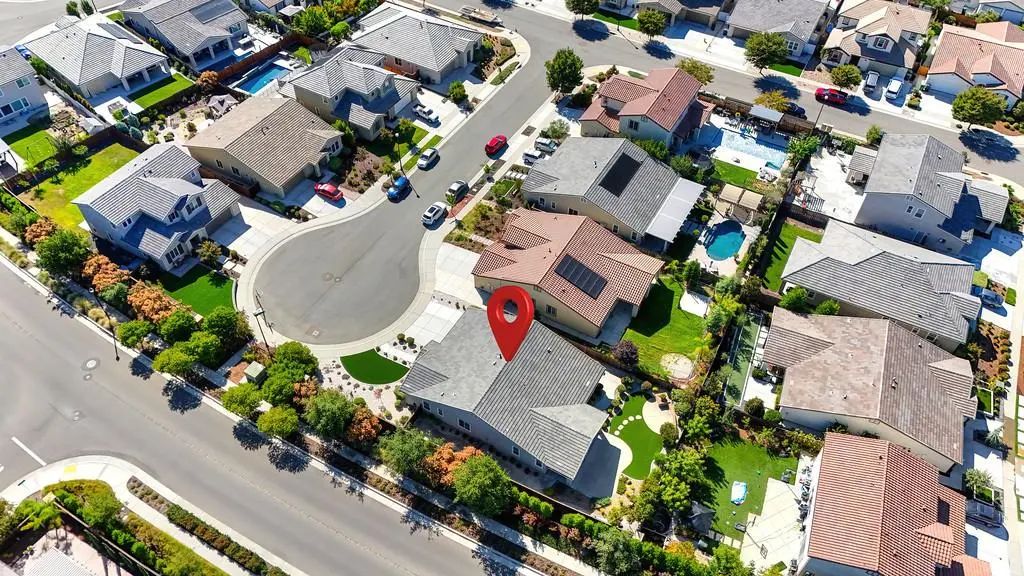 325 Winthrop Court, Roseville
