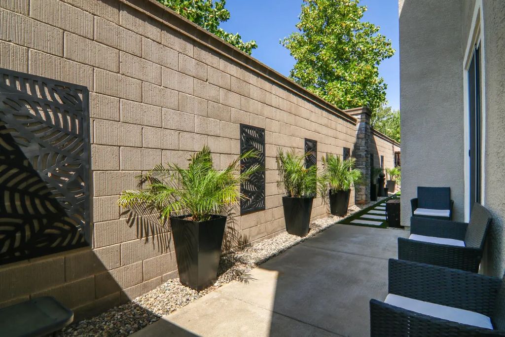 412 Phoenix Circle, Lincoln