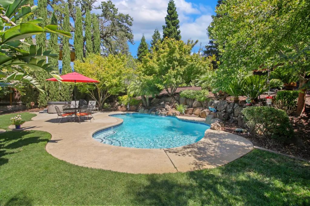 1860 Park Oak Drive, Roseville