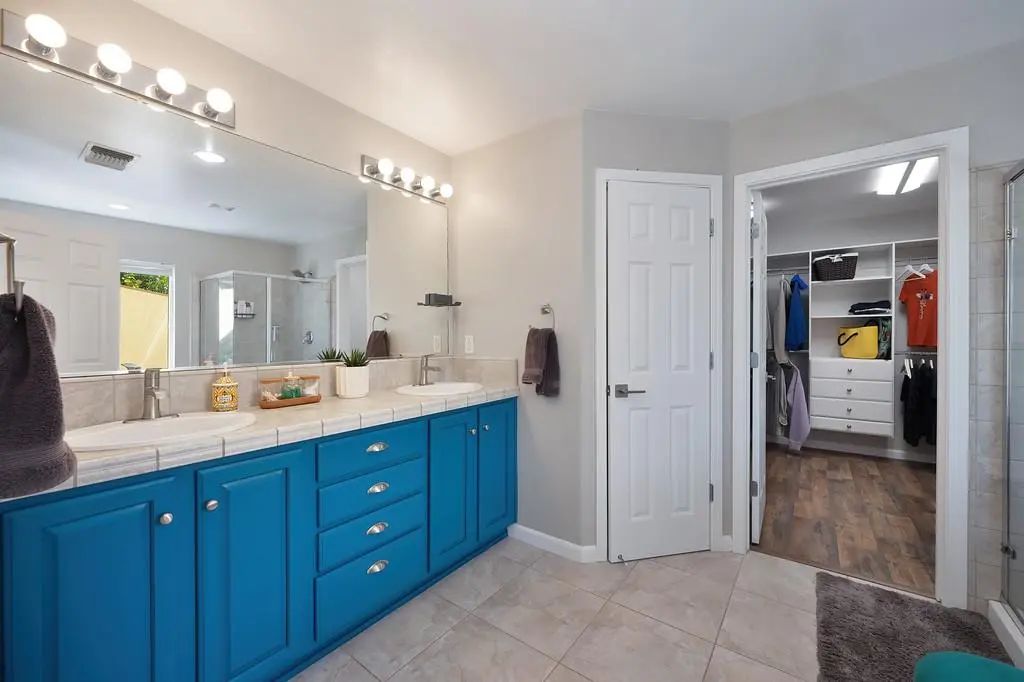 310 Dinis Cottage Court, Lincoln