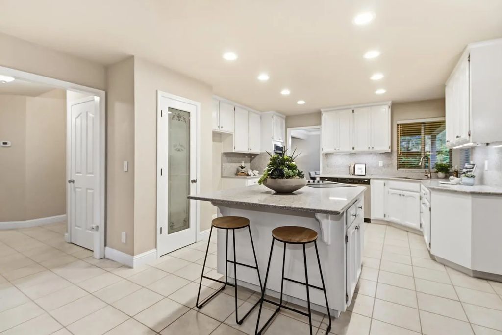 2760 Prestwick Drive, Roseville