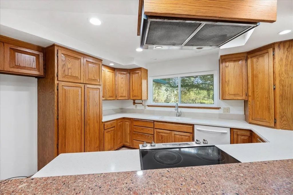 4340 Blackberry, Auburn