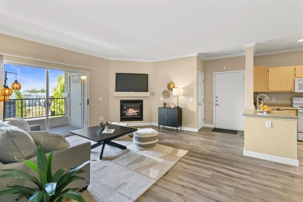 701 Gibson Drive 1222, Roseville