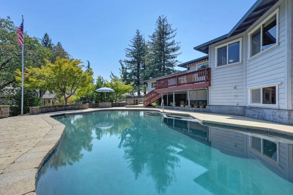 399 Riverview Drive, Auburn