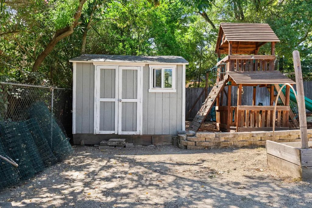 8468 Hidden Valley Circle, Fair Oaks