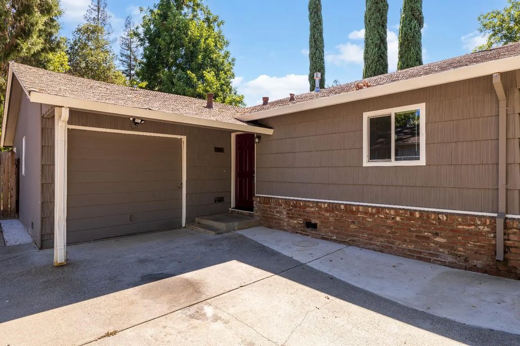 5540 Clark Avenue, Carmichael