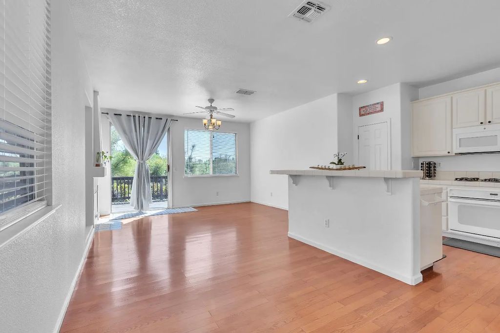 181 Bridgeway Court, Roseville