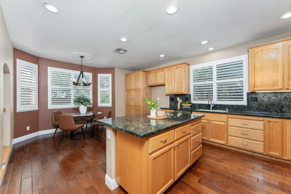 200 Elvenden Court, Roseville