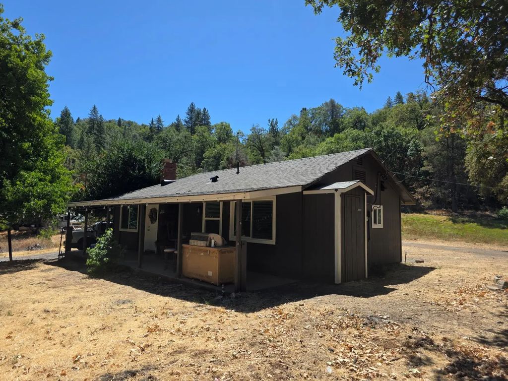 2060 Broadway, Placerville