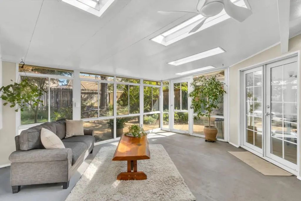 2445 Inverness Drive, Lincoln