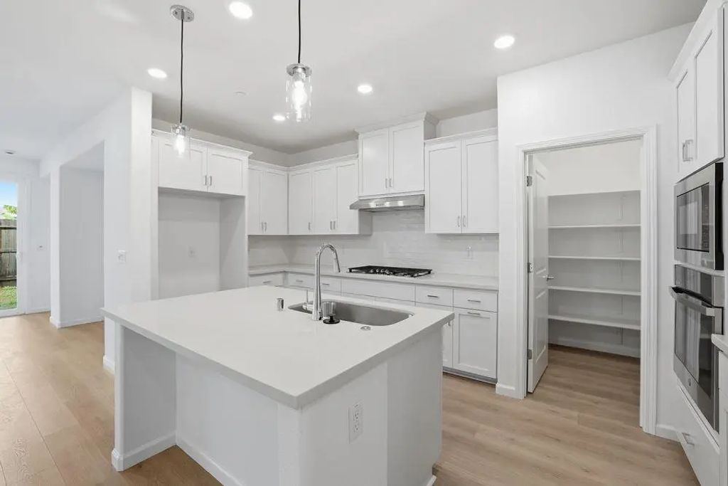1568 Edgewood Lane, Lincoln