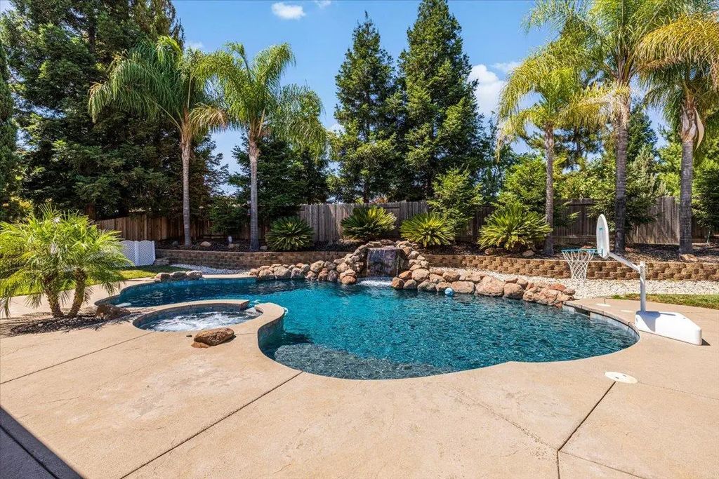 1600 Baroness Way, Roseville