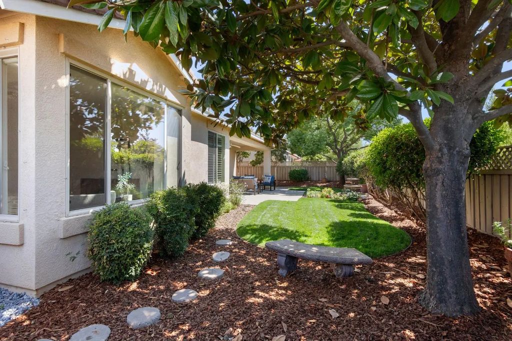 1091 Castleberry Lane, Lincoln