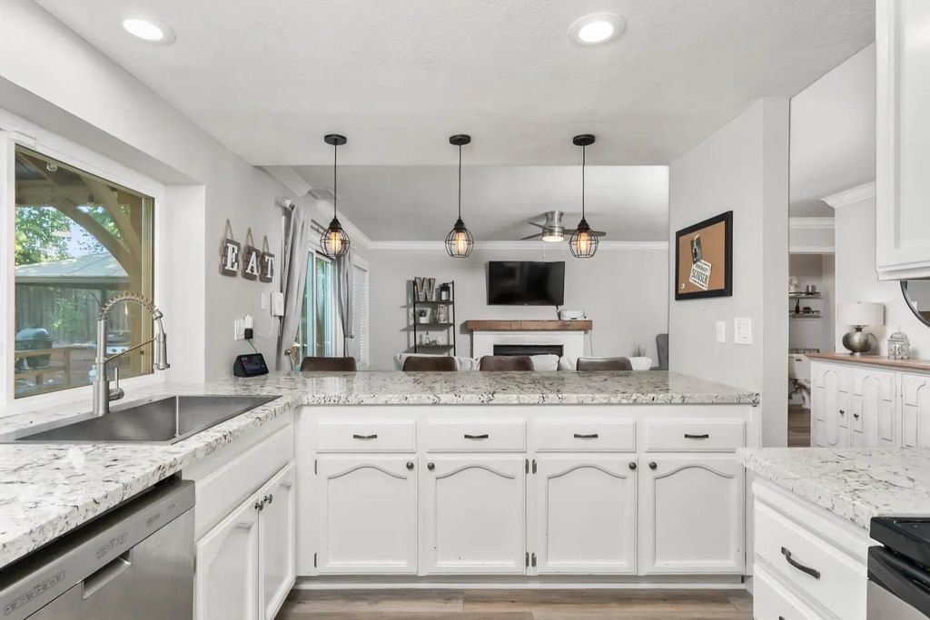 1505 E Colonial Parkway E, Roseville