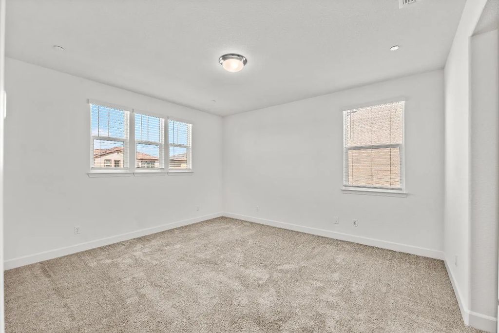 6000 Nw Waddington Way, Roseville