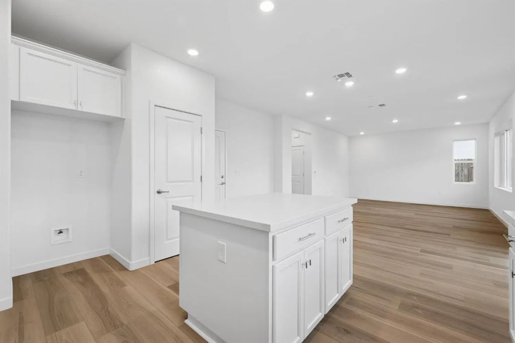 2561 Constellation, Roseville