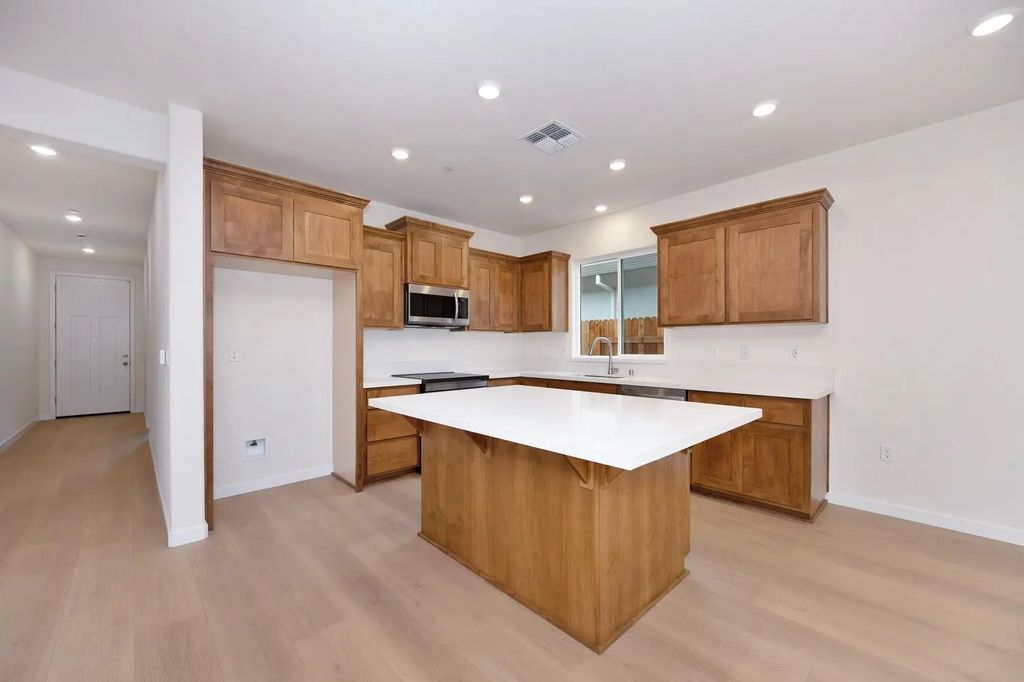 1097 Mallory Ridge Street, Roseville