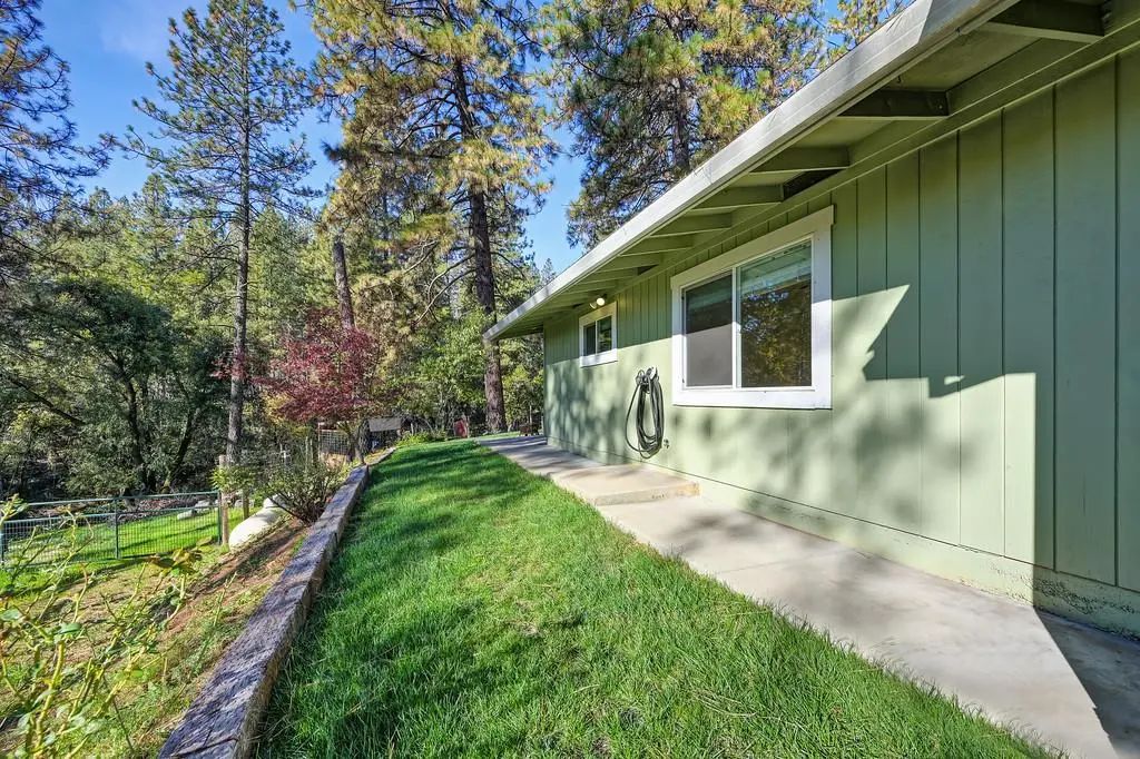 19805 Geisendorfer Road, Applegate