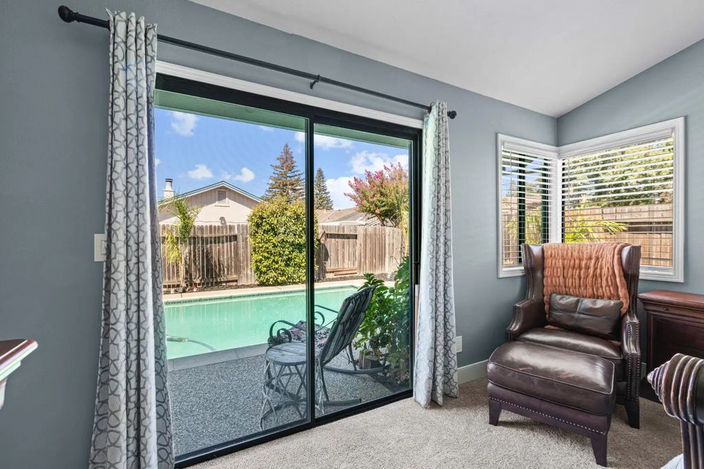 1306 Pilgrims Drive, Roseville
