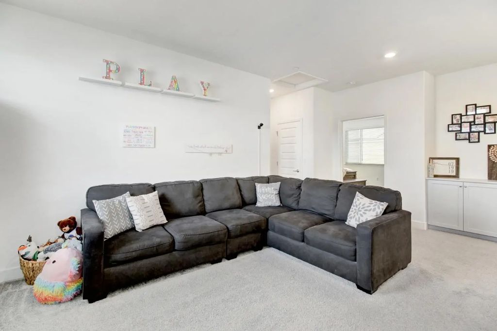 1049 Silverwire Street, Roseville