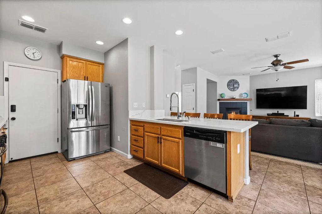 6532 Mystery Mountain, Rocklin