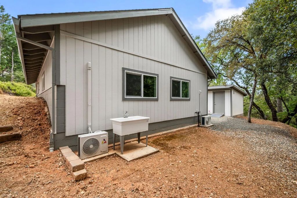 566 Country Road, Meadow Vista