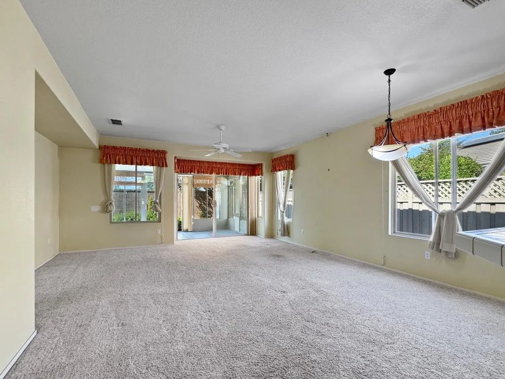 1325 Secret Lake Loop, Lincoln